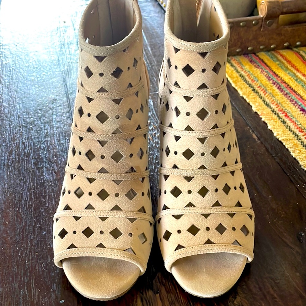 Michael Kora Uma Wedges !